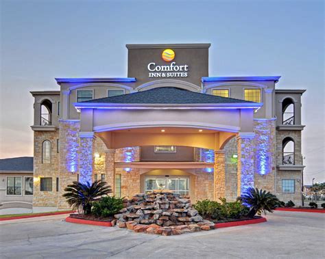 Serving a daily continental breakfast, this Aurora, Illinois hotel is located just off Interstate 88, 3 miles from Hollywood Casino. . Comfort inns